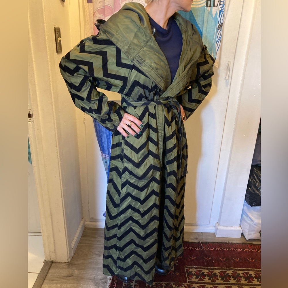 Mycra pack designer black velvet green reversible hood pockets light trench coat